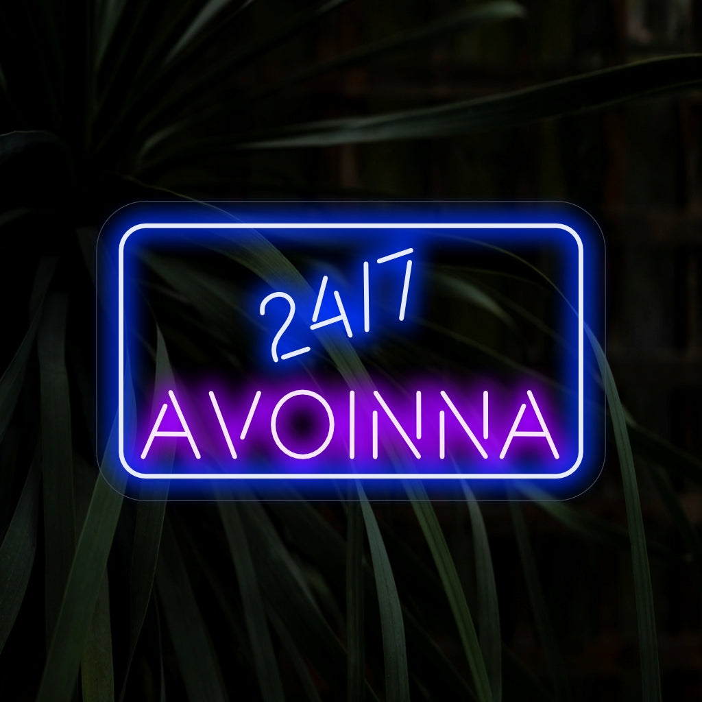 „24 7 Avoinna Neon Open Sign“ zeigt die blauen Zahlen 24 7 in einem weichen, abgerundeten blauen Rahmen, darunter das Wort „Avoinna“ in Lila. Eine sanfte und einladende Note für jedes Unternehmen.