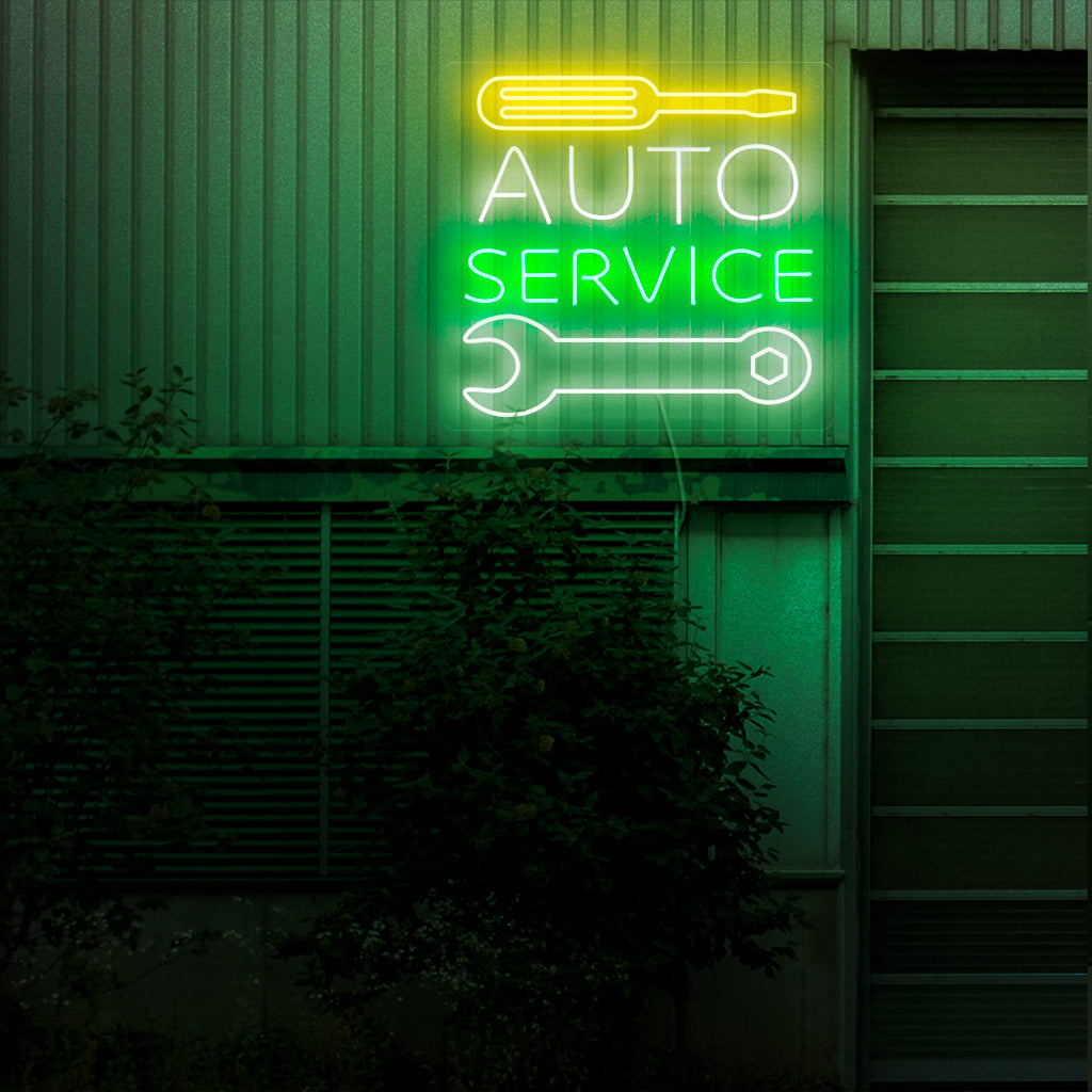 „Auto Service Neon Sign“ – Ein auffälliges Neonlicht mit einer klassischen Darstellung des Autoservice, das einen Retro-Charme versprüht und ein Engagement für hochwertige Pflege in Ihrem Autogeschäft oder Ihrer Werkstatt signalisiert.
