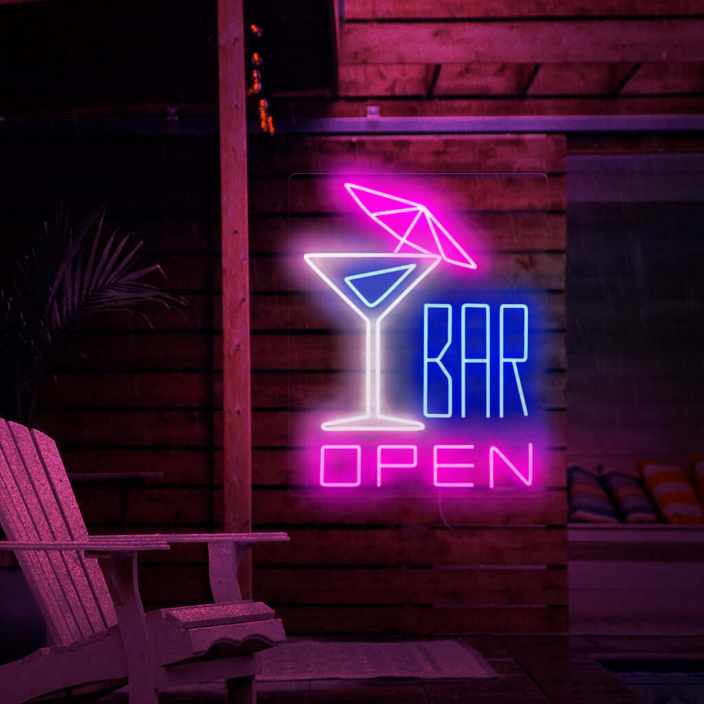 Das Foto zeigt ein Neonschild mit einem Cocktail mit Schirmchen auf der linken Seite und dem Text „Open Bar“ auf der rechten Seite. Dieses Neonschild ist ideal für Bars im Innen- und Außenbereich.