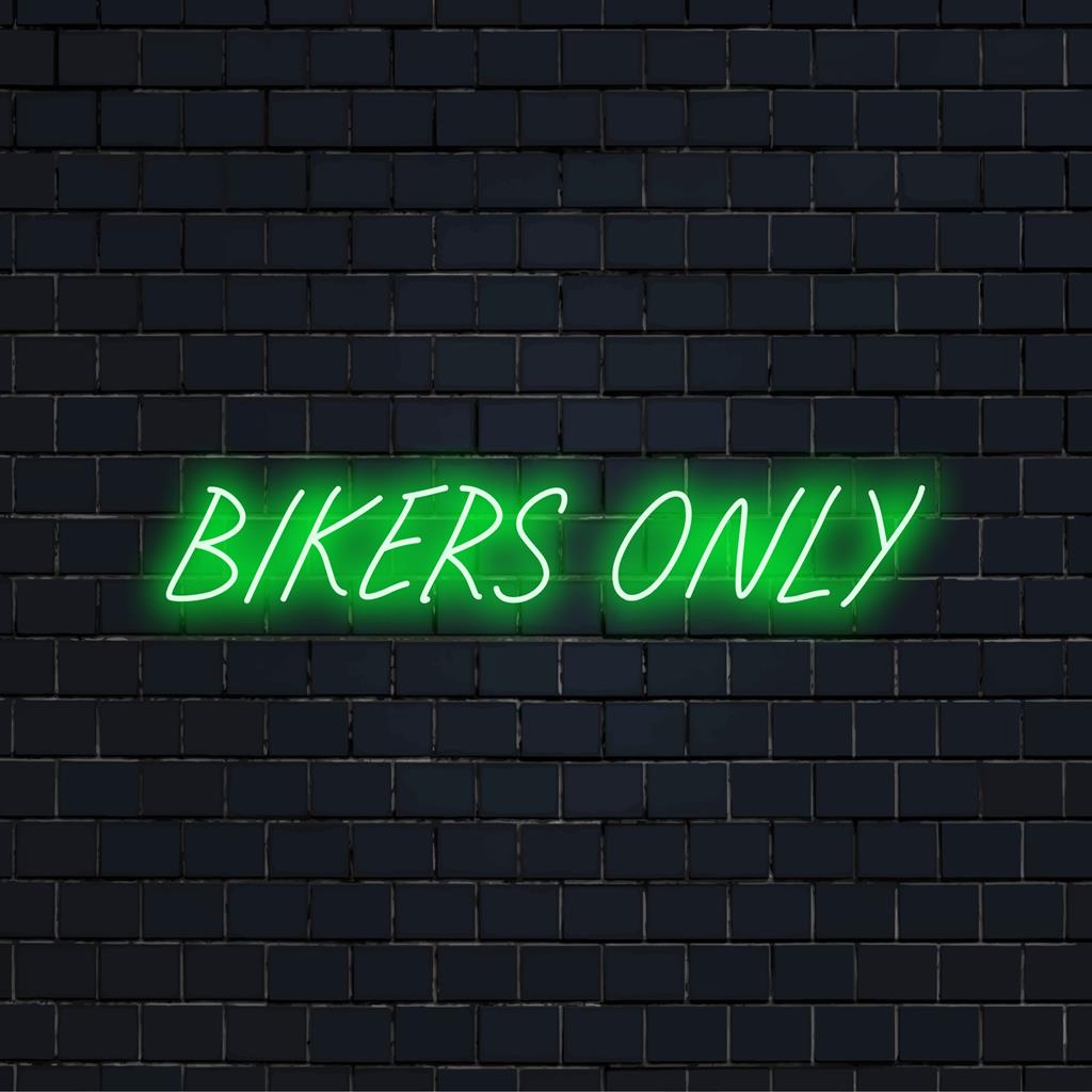 Individuelles LED-Neonschild mit dem Text „Bikers Only“, perfekt für Motorradfans und als einzigartige Weltraumdekoration.