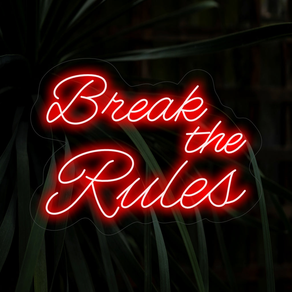 „Break the Rules Neon Sign“ – Ein rebellisches Neonlicht mit einer kühnen und kraftvollen Botschaft, das Ihrem Wohnraum eine Atmosphäre der Individualität verleiht und Sie von Konventionen befreit.