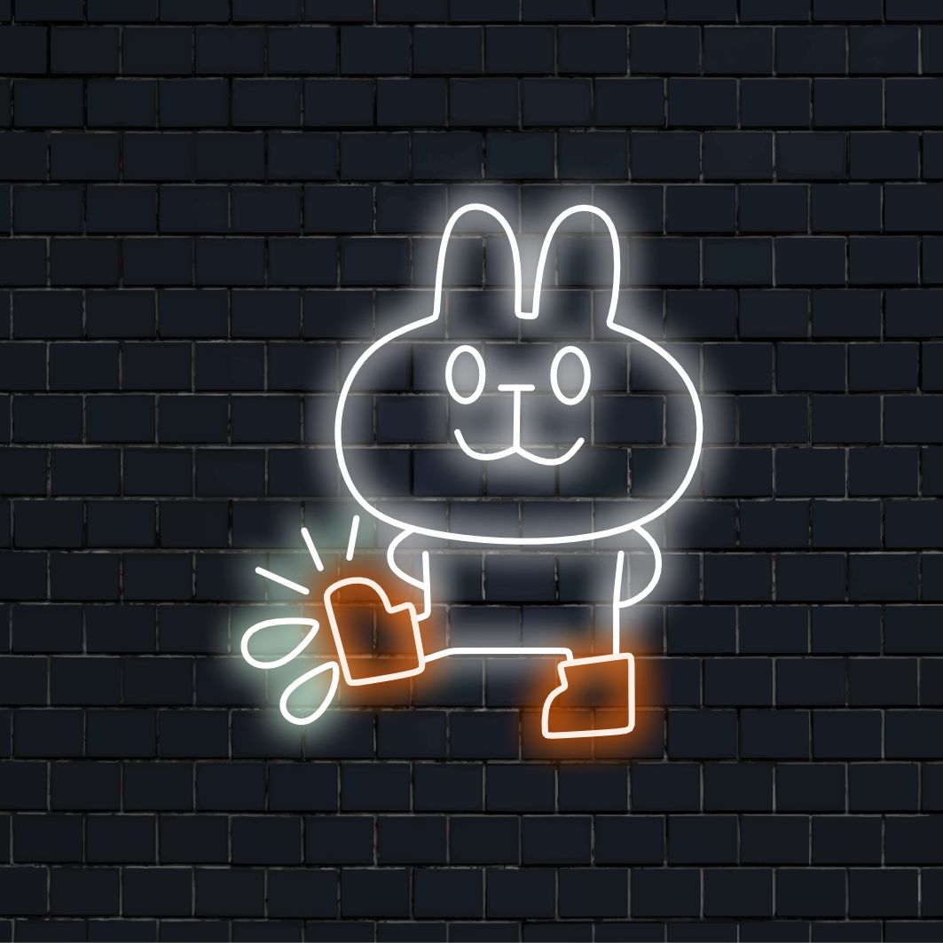 „Neonschild „Bunny in Boots““ – Ein skurriles Neonlicht mit dem verspielten Bild eines Häschens mit Stiefeln, das Ihrem Wohnraum Unbeschwertheit und Liebe zu entzückenden Geschöpfen verleiht.