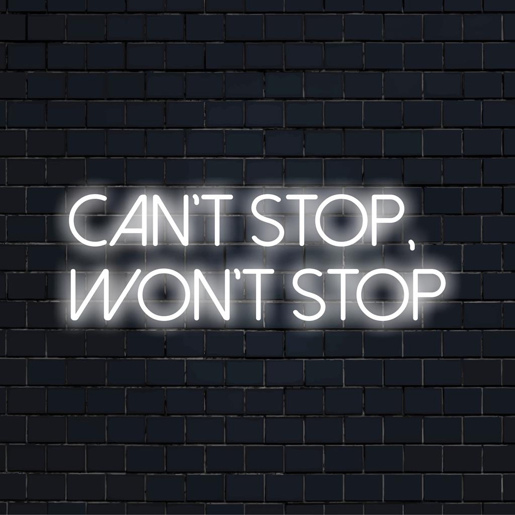 Individuelle LED-Neonkunst mit dem Text „Can't Stop, Won't Stop“ in leuchtenden Farben; perfekte, energetisierende Wanddekoration.