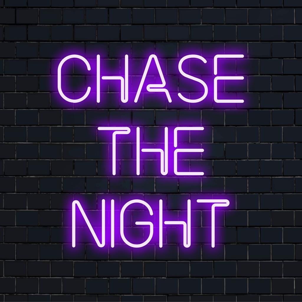 Leuchtendes LED-Neonschild mit dem Satz „Chase The Night“; ideal für eine individuelle Neonlichtdekoration in jedem Raum.