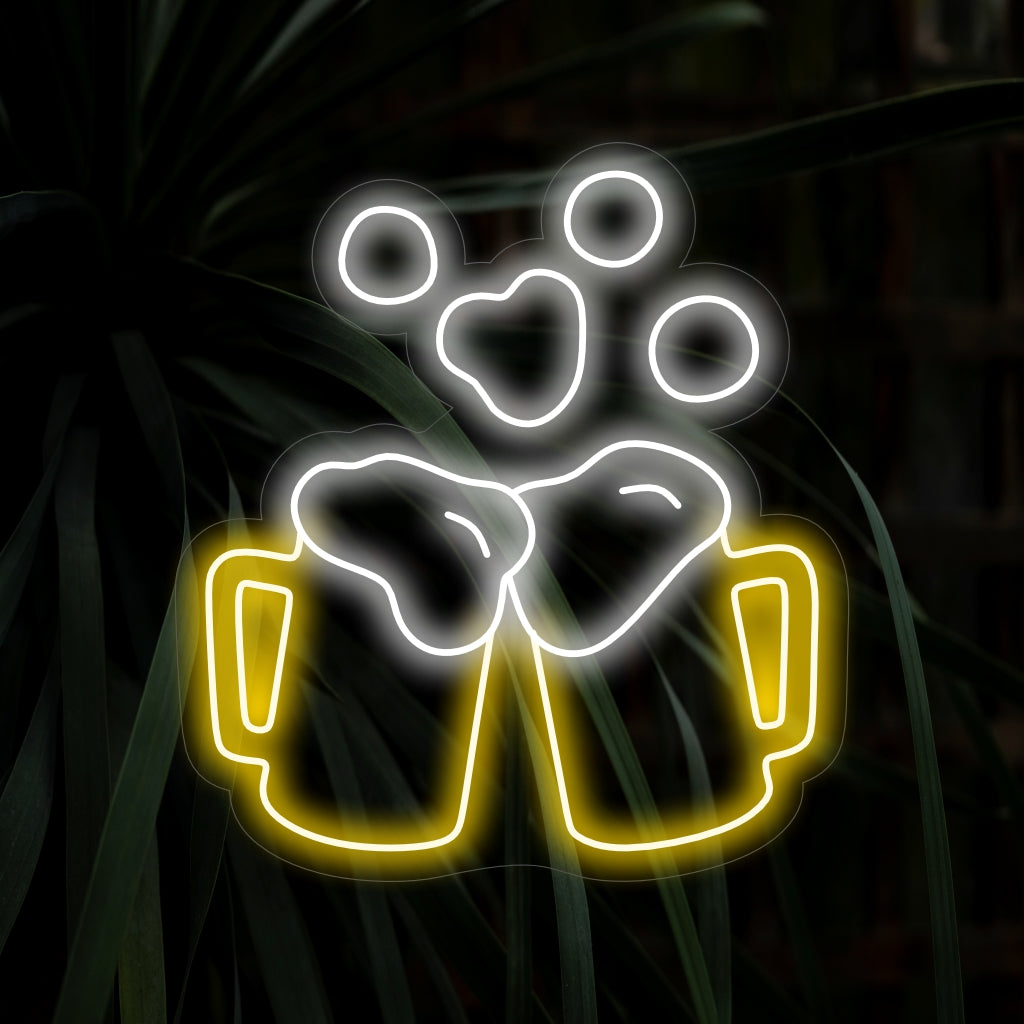 „Cheers With Beer Neon Sign“ ist eine festliche und feierliche Ergänzung für Ihr Bar-Interieur. Ein Neonlicht, das Sie einlädt, Ihr Glas zu erheben und anzustoßen.