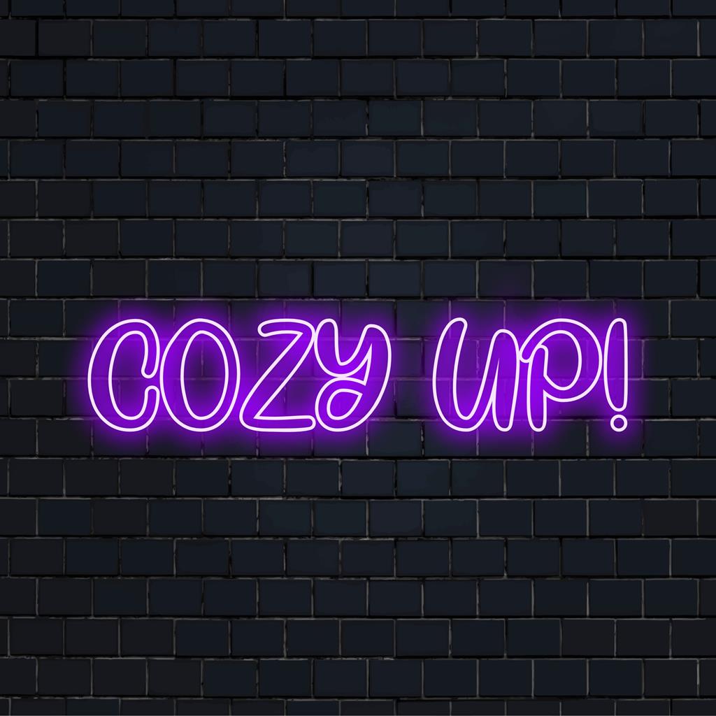 Cozy Up! LED-Neonschild mit individueller Neontextkunst in warmen Tönen, perfekt für stimmungsvolle Neonlichtdekoration und maßgeschneiderte Designs.