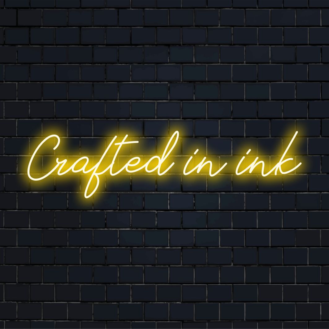 LED-Neonschild mit dem Namen „Crafted In Ink“, perfekt, um jedem Raum mit lebendigem Neondekor eine persönliche Note zu verleihen.