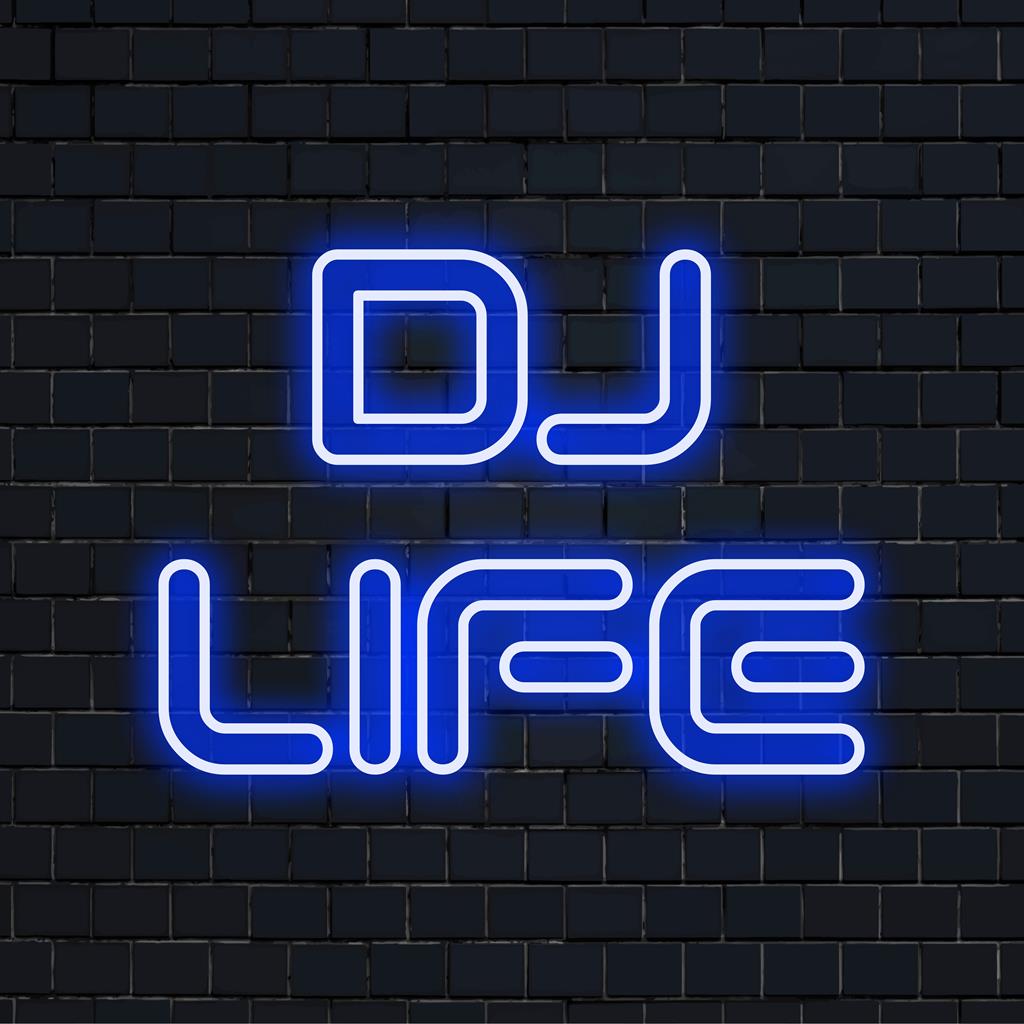 Das lebendige, individuell angefertigte LED-Neonschild mit dem Titel „DJ Life“ ist perfekt für Musikliebhaber und verleiht Ihrem Raum eine dynamische Note.