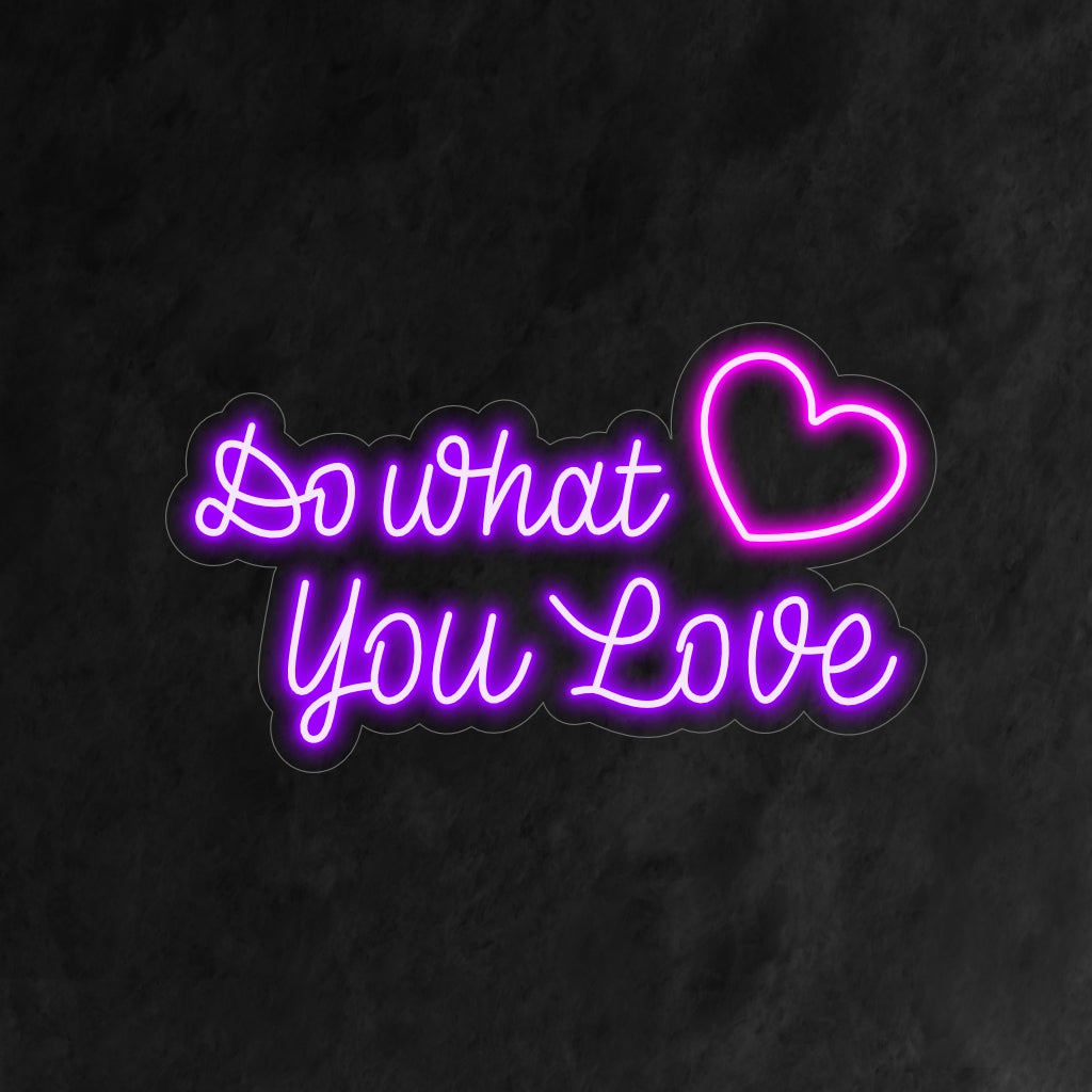 Das Neonschild „Do What You Love“ leuchtet mit einem ermutigenden Schein und schafft eine positive und zielgerichtete Atmosphäre, perfekt für motivierende und inspirierende Räume.