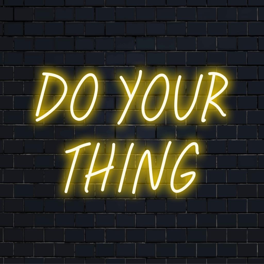 Maßgefertigtes LED-Neonschild mit der Aufschrift „Do Your Thing“, perfekt für eine individuelle, helle Dekoration in Wohnungen oder Büros.