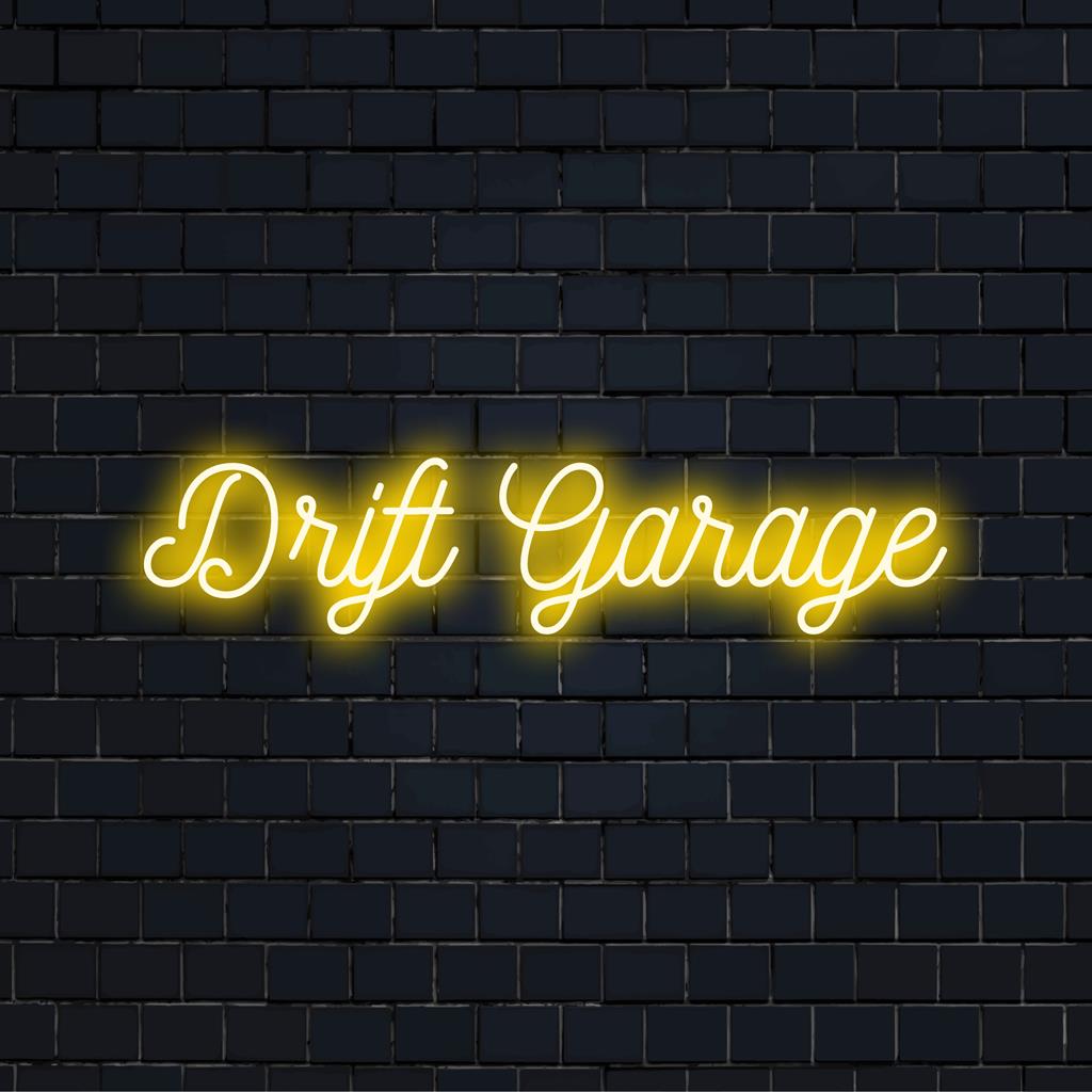 Auffälliges Drift Garage LED-Neonschild in leuchtenden Farben, perfekt für eine personalisierte Neonlichtdekoration in jedem Raum.