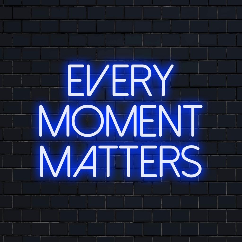 Leuchtendes LED-Neonschild mit der Aufschrift „Every Moment Matters“. Perfekt für eine personalisierte Neondekoration, die jedem Raum eine einzigartige Note verleiht.