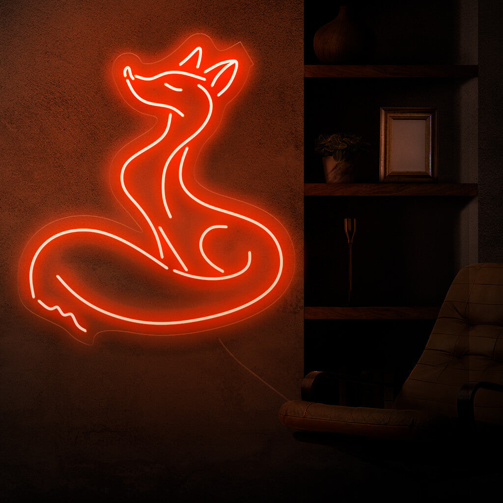 „Female Fox Neon Sign“ leuchtet mit skurrilem Charme, ideal für eklektische Räume und Innenräume mit Naturmotiven und verleiht mit der Darstellung eines Fuchses einen Hauch künstlerischen Flairs.