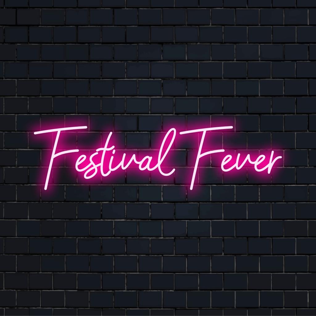 Das individuelle LED-Neonschild mit dem Titel „Festival Fever“ besticht durch leuchtende Farbtöne und dynamische Formen und verleiht jedem Raum das Flair eines Neondekors.