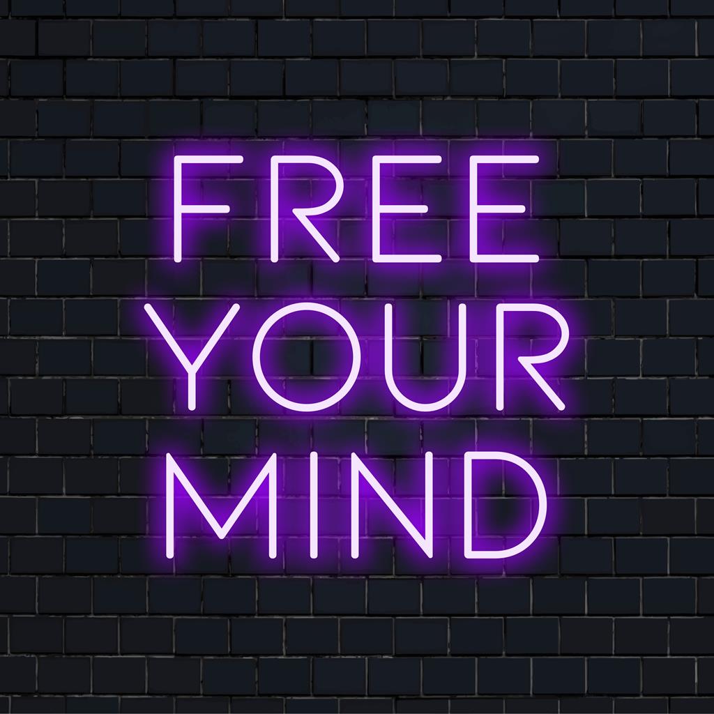 LED-Neonschild mit dem Satz „Free Your Mind“, ein Beispiel für künstlerische Beleuchtung und modernes Ambiente.