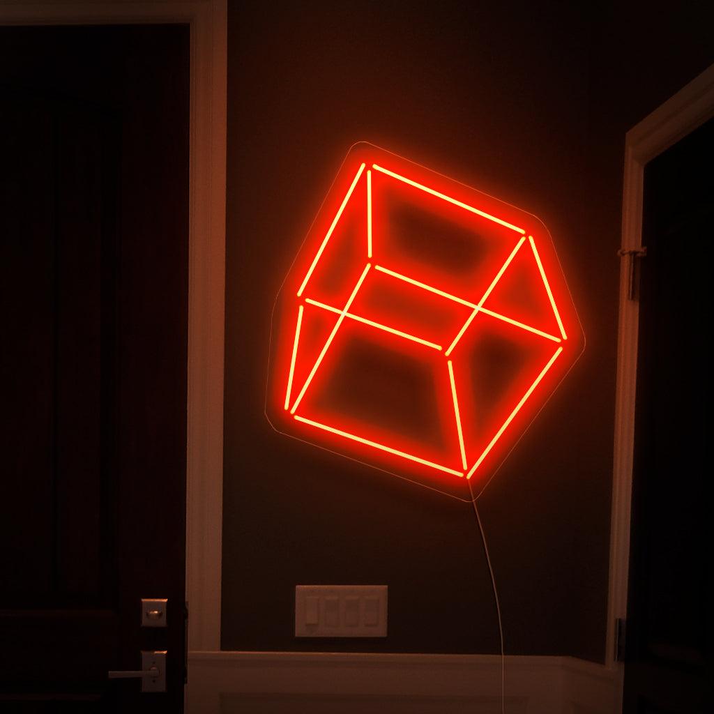 „Geometric Cube Neon Sign“ – Strahlt abstrakten Charme aus, perfekt für moderne Räume und Kunstateliers, die die ästhetische Anziehungskraft geometrischer Formen zu schätzen wissen.