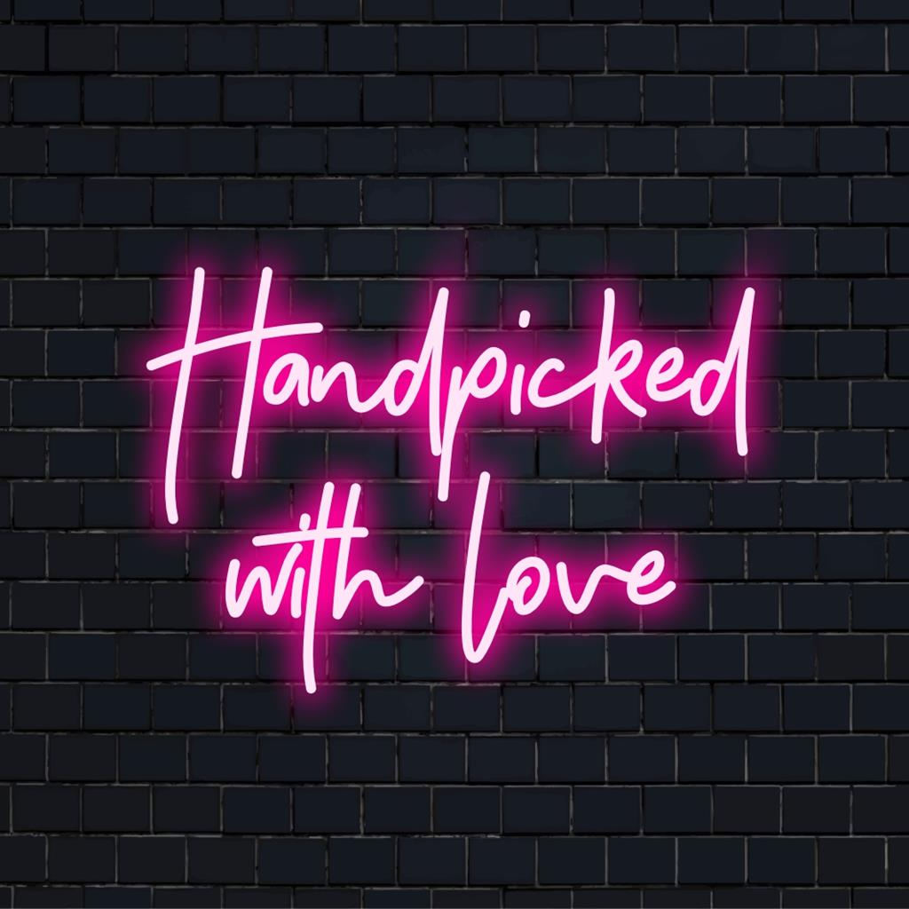 LED-Neonschild mit der Aufschrift „Handpicked With Love“ im kuratierten Kunsthandwerksstil, ideal für intime Räume und maßgeschneiderte Wanddekoration.