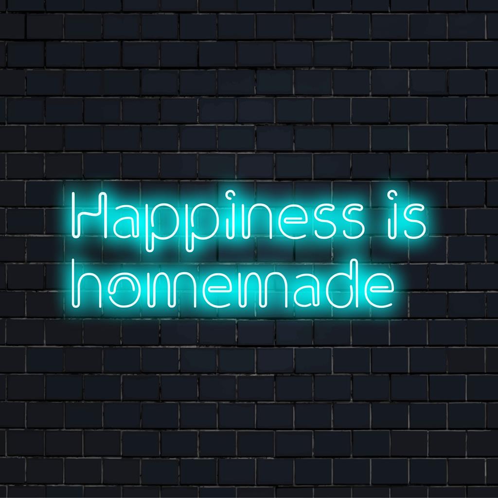 Das leuchtende LED-Schild mit der Aufschrift „Happiness Is Homemade“ verleiht jedem Raum mit seinem individuellen Neonleuchten eine fröhliche Note.