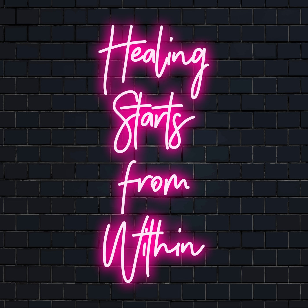 Hell und inspirierend: Auf diesem individuellen LED-Neonschild steht in stilvoller Schrift „Healing Starts From Within“. Perfekt für die Wanddekoration.