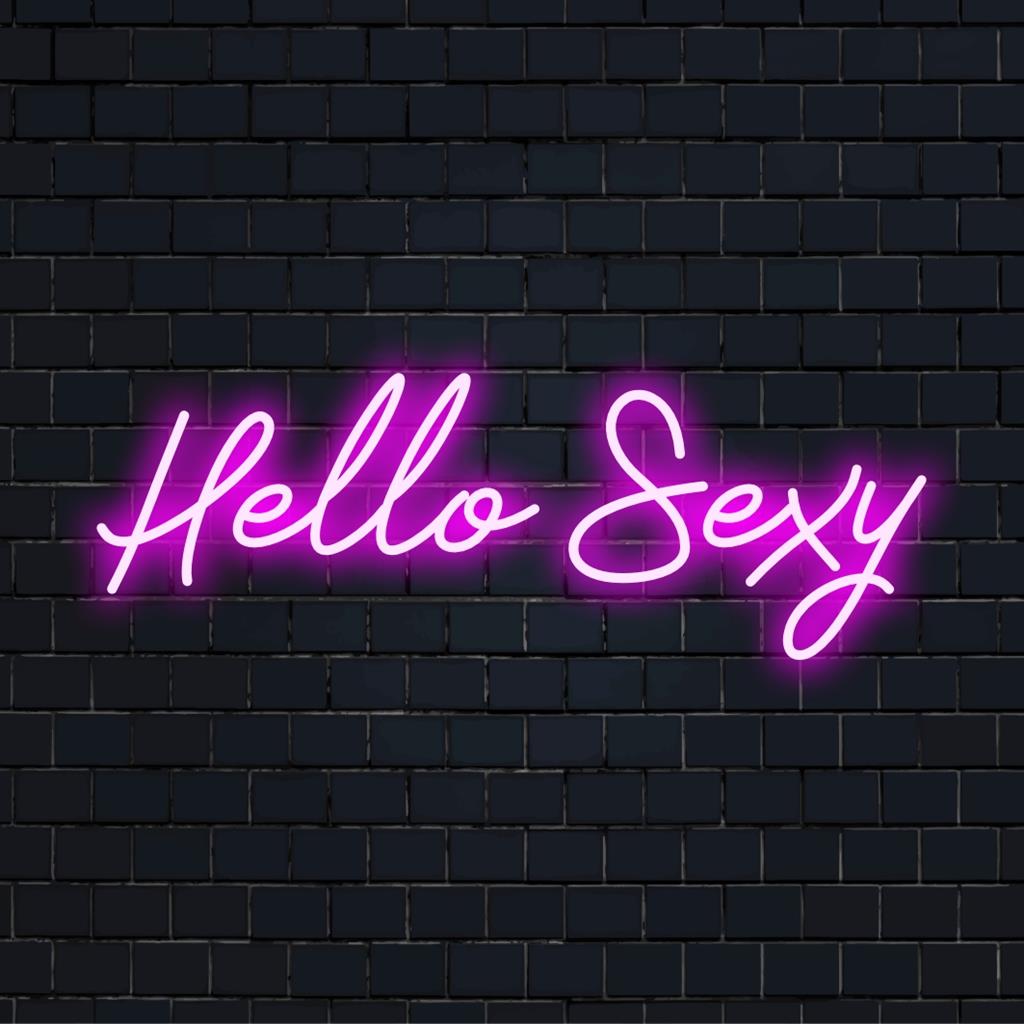 Lebendiges, individuell angefertigtes LED-Neonschild mit der Aufschrift „Hello Sexy“, perfekt, um der Einrichtung jedes Raums eine verspielte Note zu verleihen.