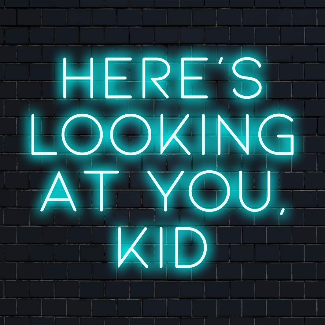 Individuelles LED-Neonschild mit der Aufschrift „Here’s Looking At You, Kid“ – perfekt, um Ihrem Raum Vintage-Charme und klassische Eleganz zu verleihen.