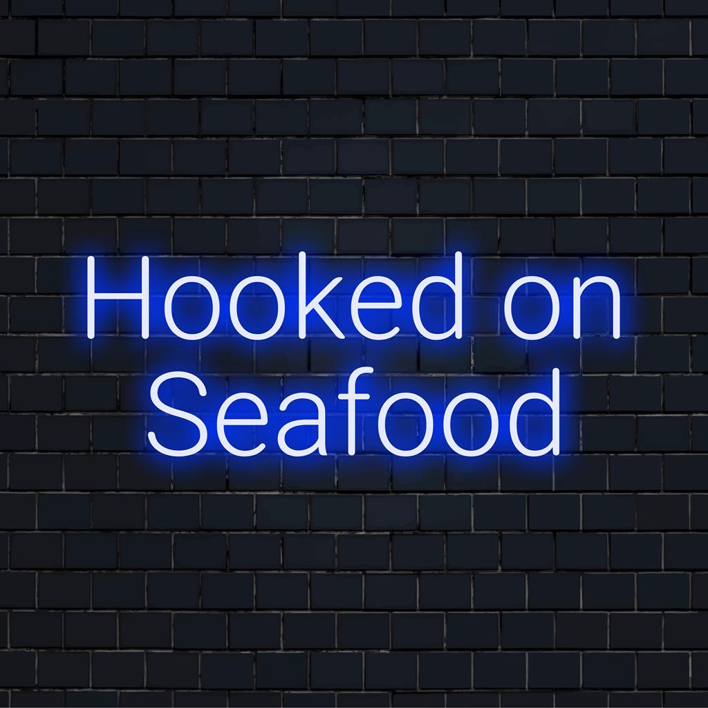Maßgefertigtes LED-Neonschild „Hooked On Seafood“ – leuchtendes Neonlicht, perfekt für eine Dekoration mit Meeresmotiven oder eine individuelle Atmosphäre.