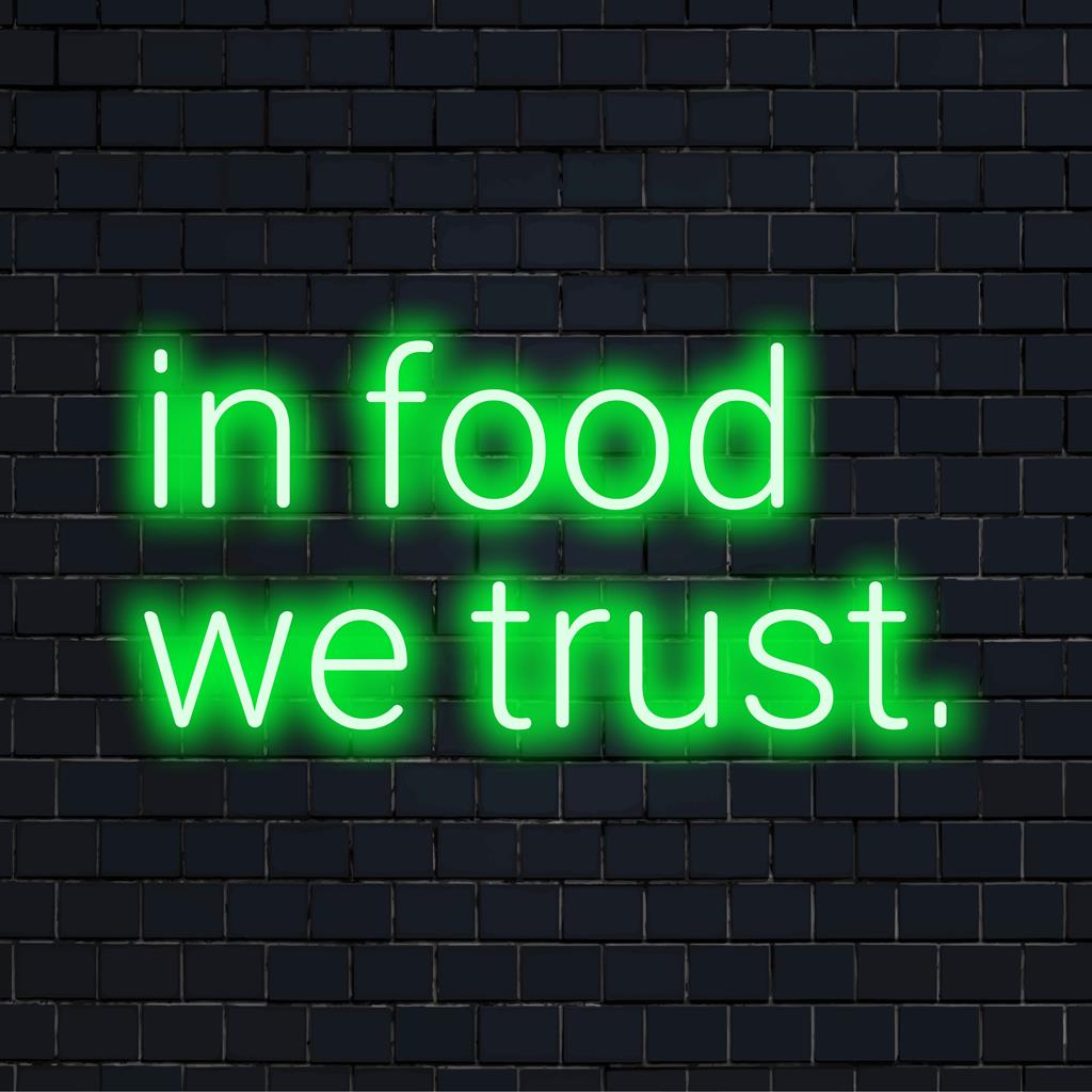 LED-Neonschild mit „In Food We Trust“, ideal für Küchen oder Essbereiche, mit individueller LED-Neonkunst.
