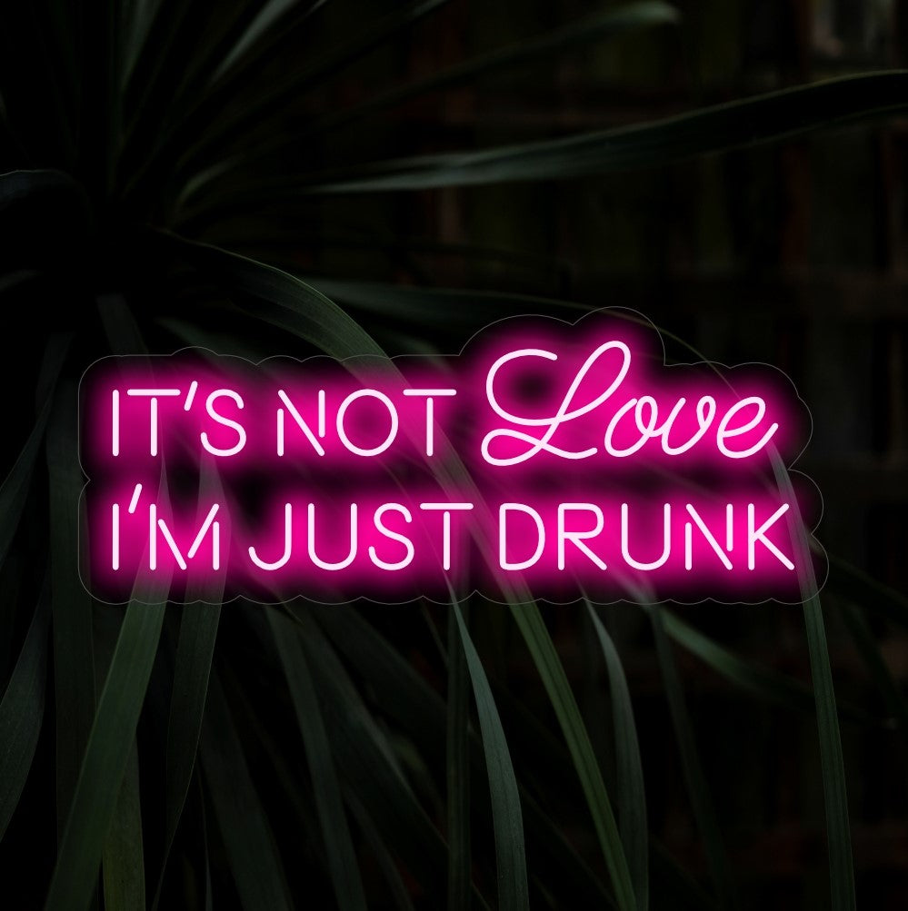 „Not Love Just Drunk Neon Sign“ – Eine verspielte und humorvolle Neonkreation, die Ihrer Umgebung eine unbeschwerte und lustige Atmosphäre verleiht.