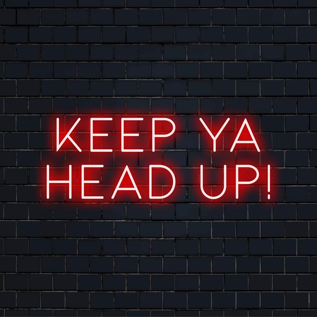Individuelles LED-Neonschild mit der auffälligen Botschaft „Keep Ya Head Up!“, perfekt für eine inspirierende Wanddekoration.