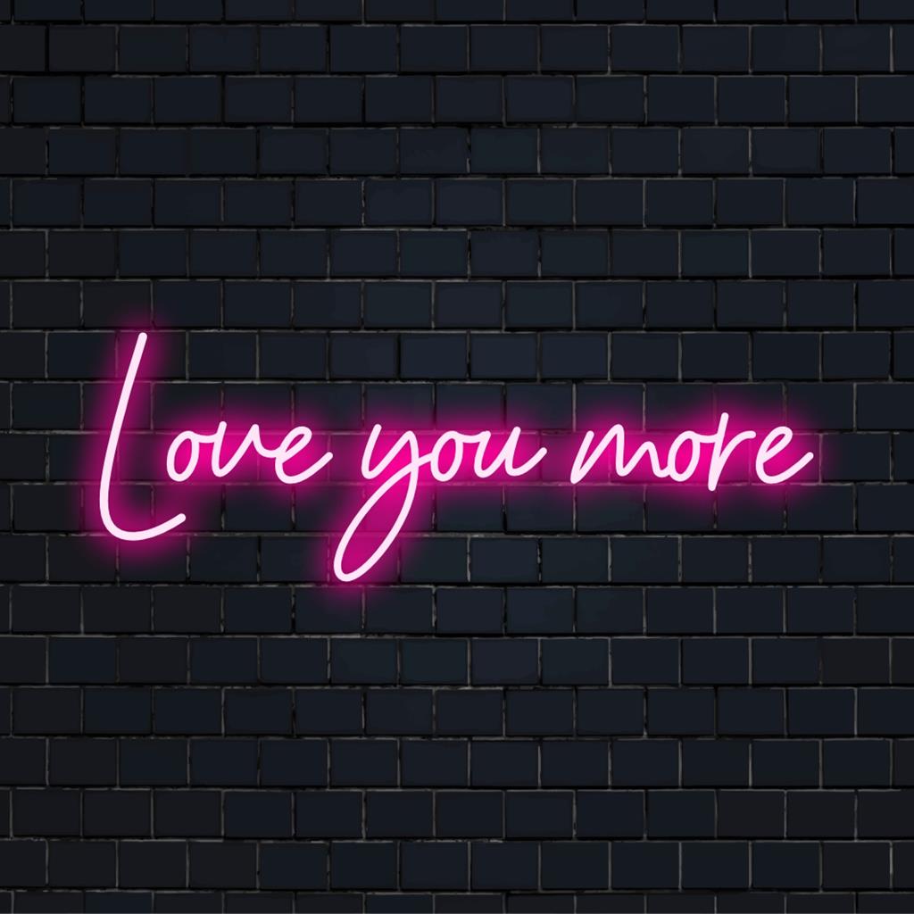 Maßgefertigtes LED-Neonschild mit der Aufschrift „Love You More“ in leuchtenden Buchstaben; die perfekte Neondekoration zum Ausdruck herzlicher Gefühle.