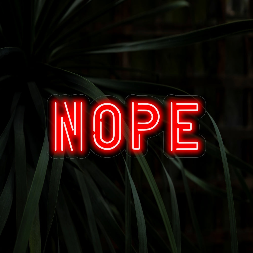 „NOPE Neon Sign“ ist eine mutige und geradlinige Ergänzung, perfekt für Räume, die eine direkte und kompromisslose Haltung vertreten. Erleuchten Sie mit einem Hauch von Durchsetzungsvermögen!