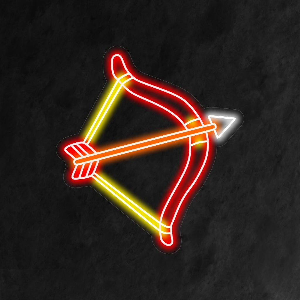 „Native American Bow and Arrow Neon Sign“ ist eine kulturelle und symbolische Ergänzung für Ihr Interieur. Ein Neonlicht, das mit Pfeil und Bogen dem Erbe der amerikanischen Ureinwohner huldigt.