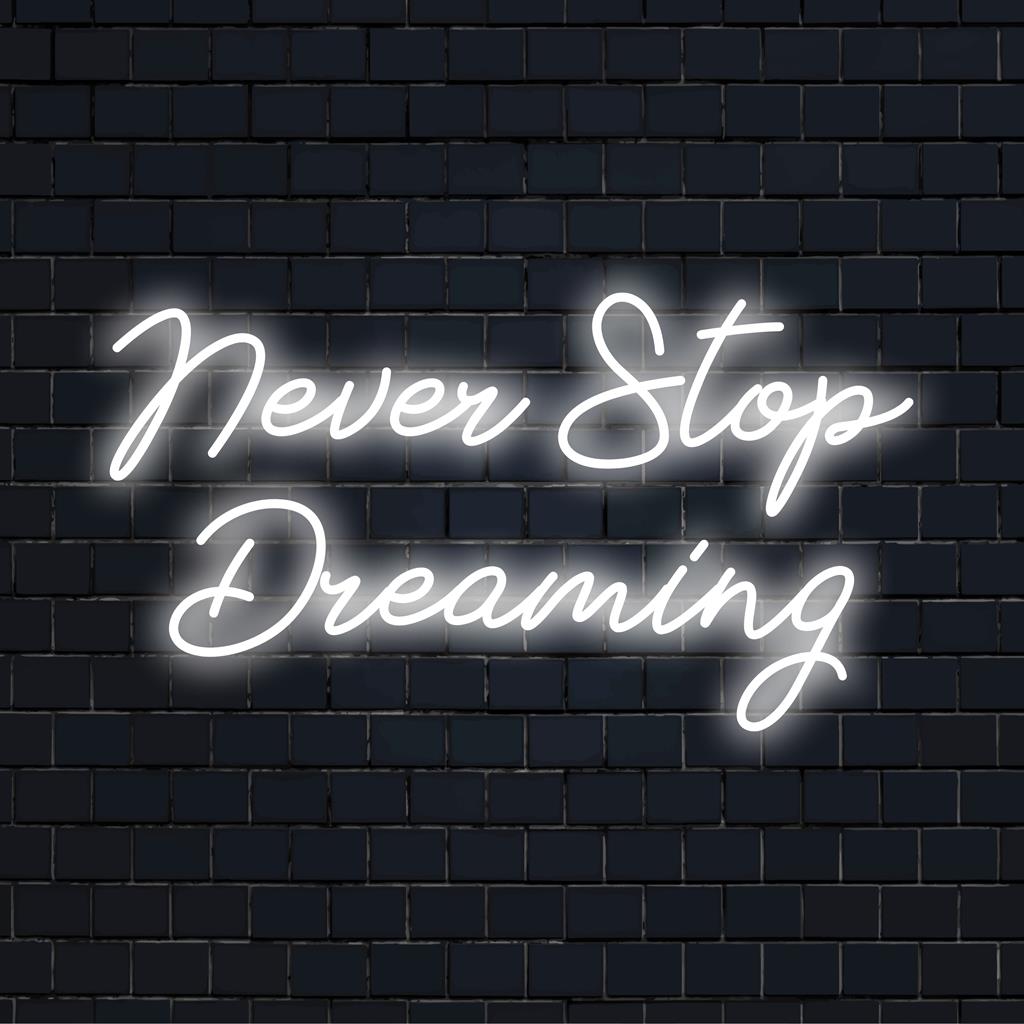 Maßgeschneidertes LED-Neonschild mit „Never Stop Dreaming“ in hellen, eleganten Buchstaben; eine leuchtende Inspiration für jeden Raum.