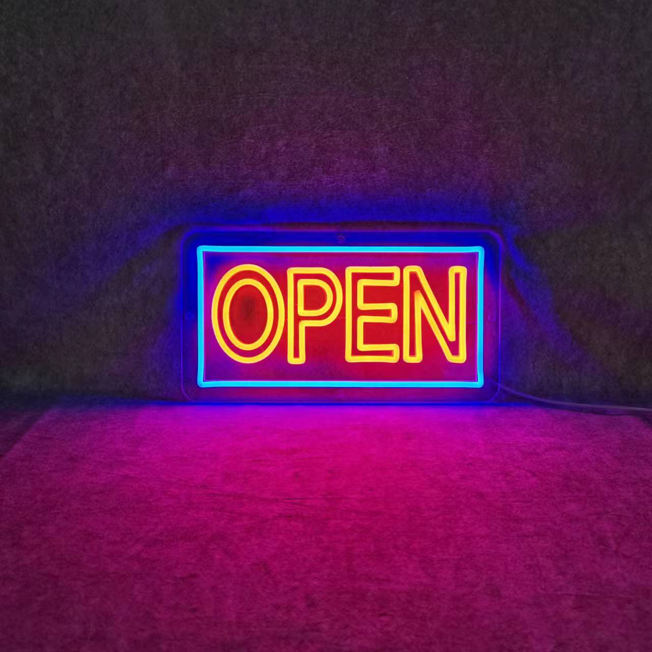 Offenes Neonschild - The Art Neon