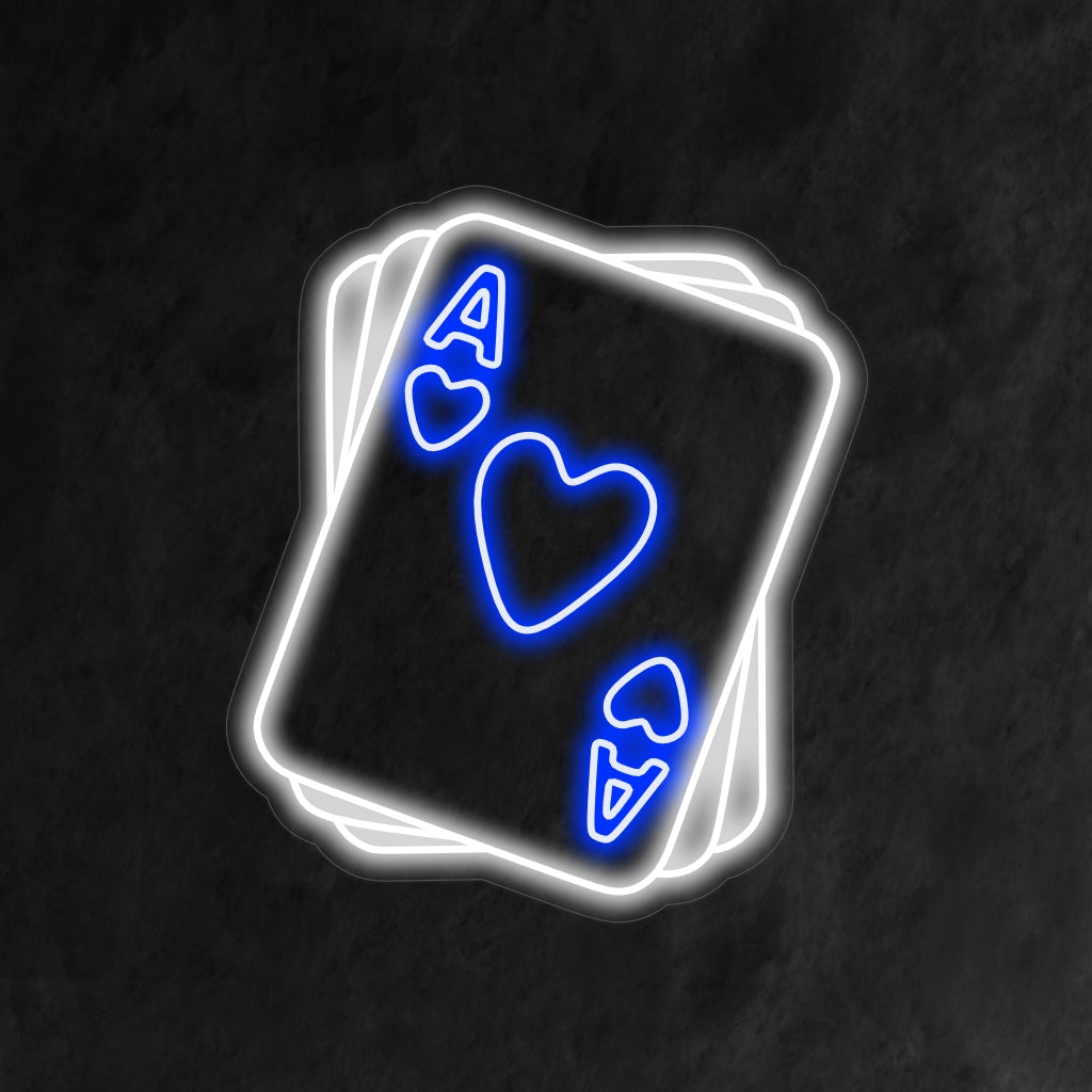 Ein beleuchtetes Neonschild mit klassischen Spielkarten, perfekt, um jedem Raum einen Hauch von Casino- und Glücksspielatmosphäre zu verleihen