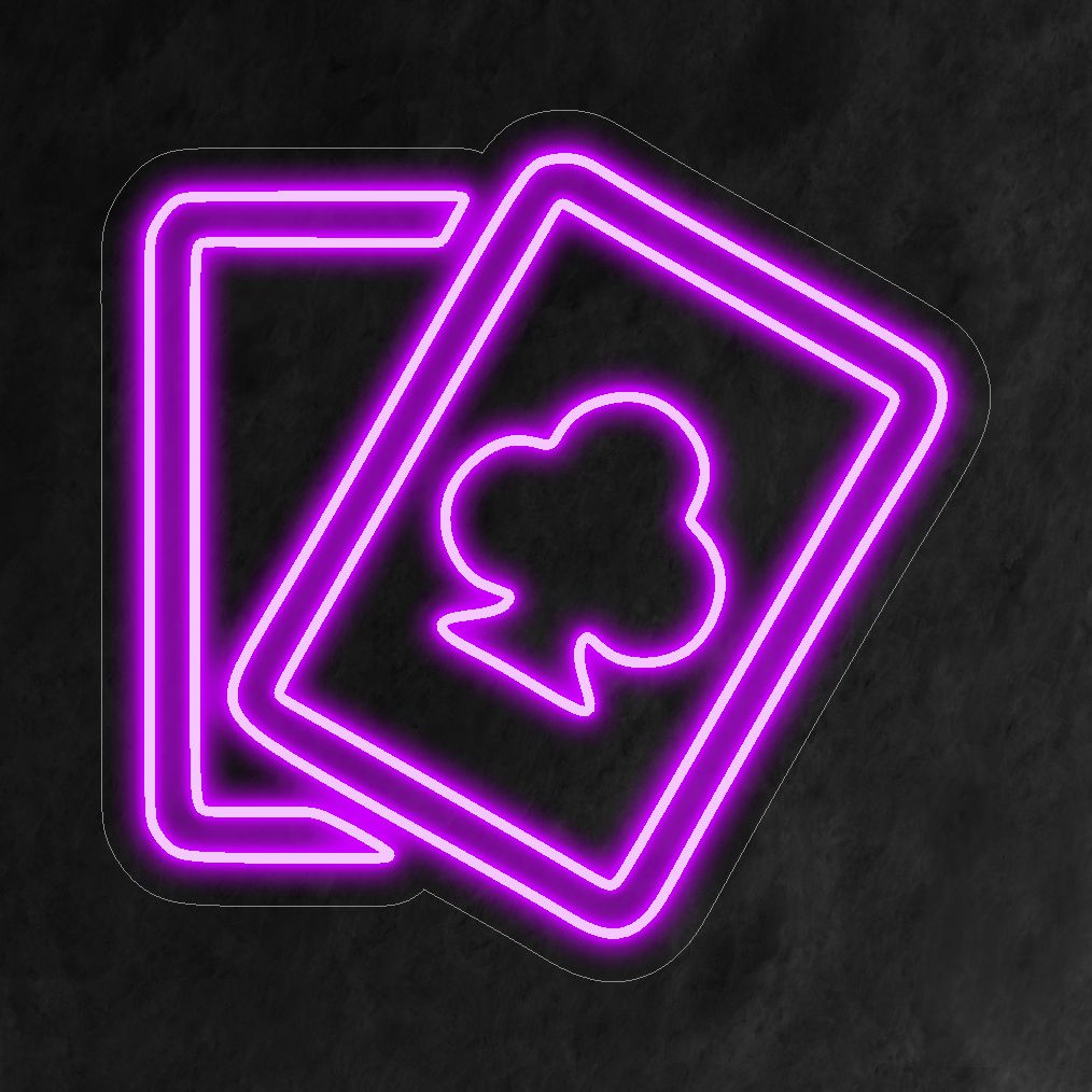 „Playing Cards Neon Sign“ ist eine lebendige und verspielte Ergänzung, perfekt für Räume, die die Spannung von Kartenspielen fördern. Erleuchten Sie mit dem Geist von Spielen und Unterhaltung!