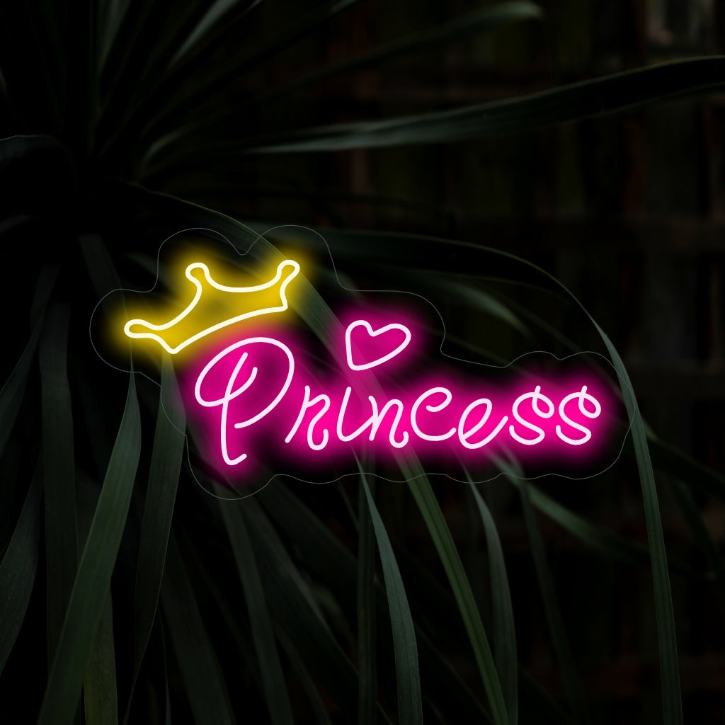 „Princess Neon Sign“ ist eine königliche und bezaubernde Ergänzung, perfekt für Räume, die die wunderliche Welt der Prinzessinnen feiern. Erleuchten Sie mit königlichem Charme und Fantasie!
