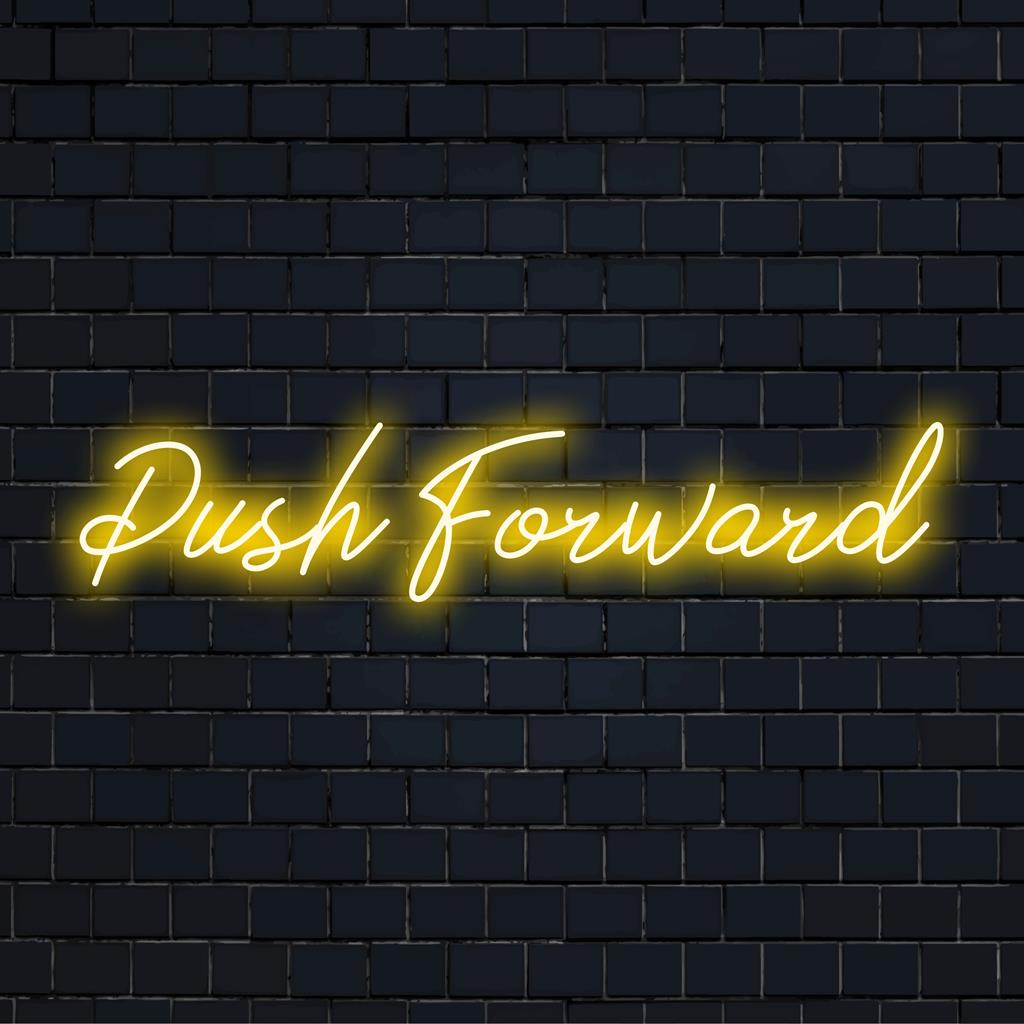 Individuelles LED-Neonschild mit „Push Forward“ in leuchtenden Farben und stilvoller Schriftart; perfekt für motivierende Dekoration.