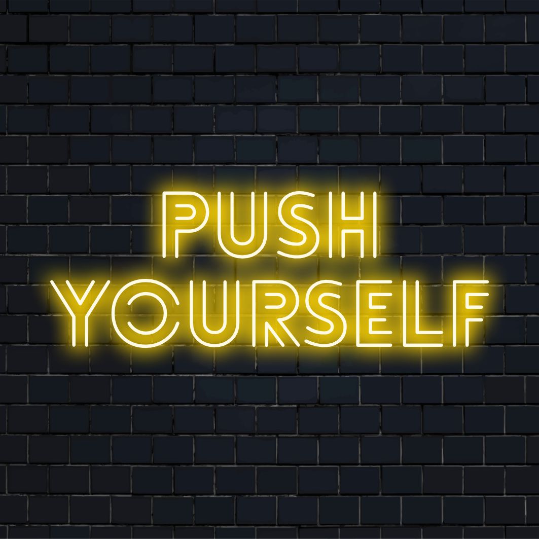 Lebendiges „Push Yourself“-LED-Neonschild, perfekt für motivierende Dekoration; auffälliges Neonlicht-Statement für jeden Raum.