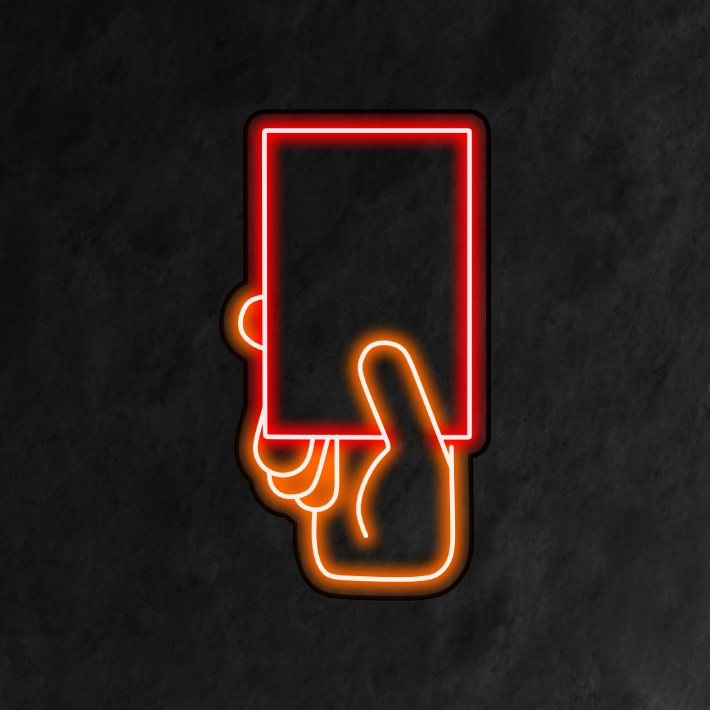 Das Neonschild „Referee Holding A Red Card“ stellt einen eindrucksvollen Moment dar und verleiht Ihrem sportlich gestalteten Interieur eine mutige und wettbewerbsorientierte Note.