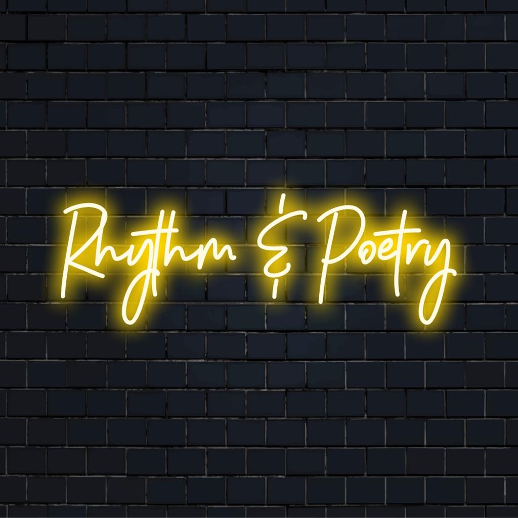 Individuelles LED-Neonschild mit den Worten „Rhythm And Poetry“, perfekt für eine lebendige Dekoration und zur Personalisierung Ihres Raums.