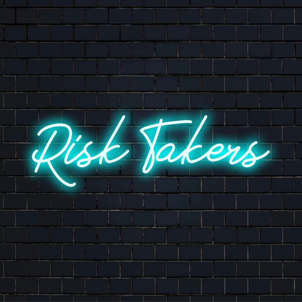 LED-Neonschild mit fettem „Risk Takers“-Zitat; perfektes, lebendiges Einzelstück, um jedem Raum Persönlichkeit zu verleihen.