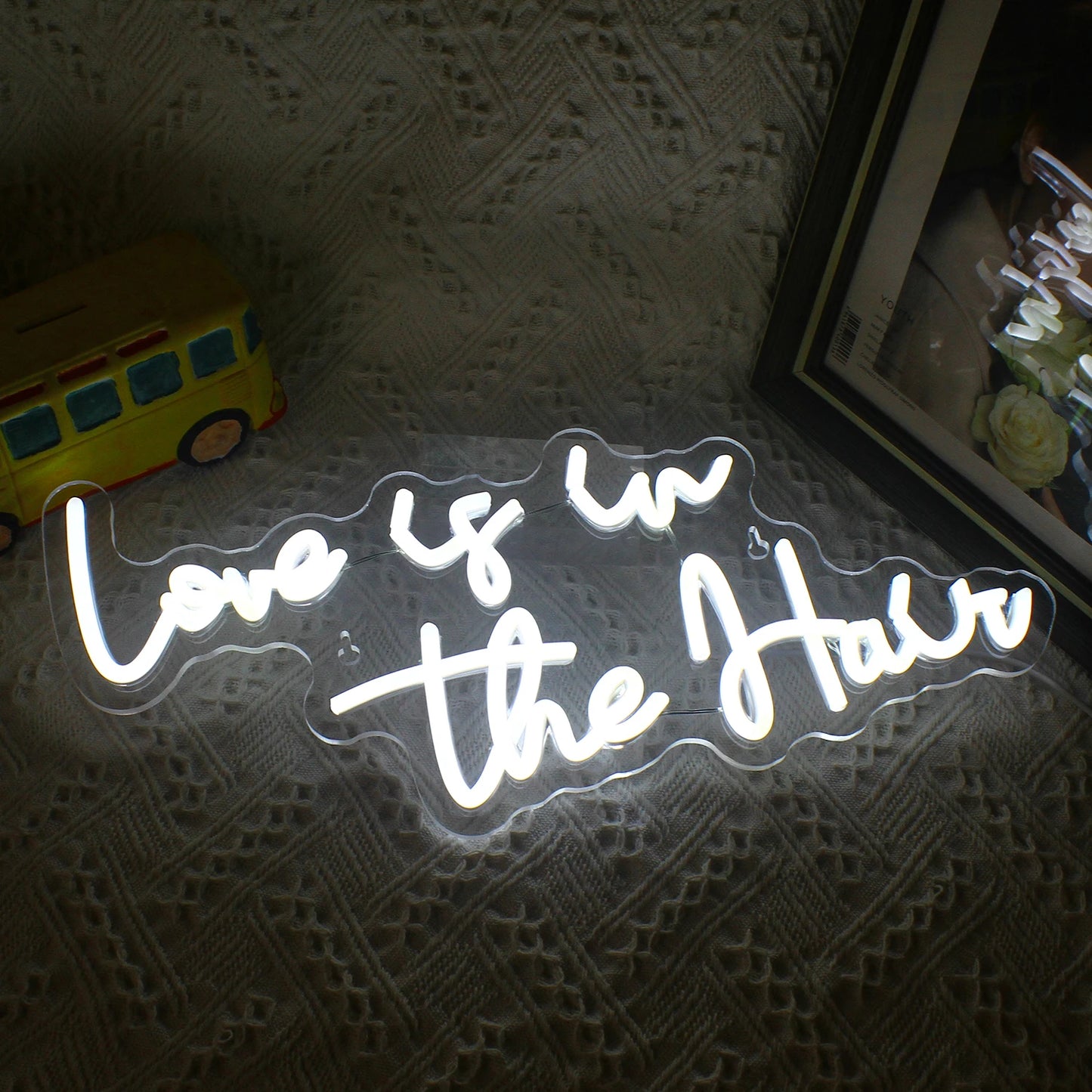 Love is in the Hair 5V USB LED Leuchtschild - Preiswert