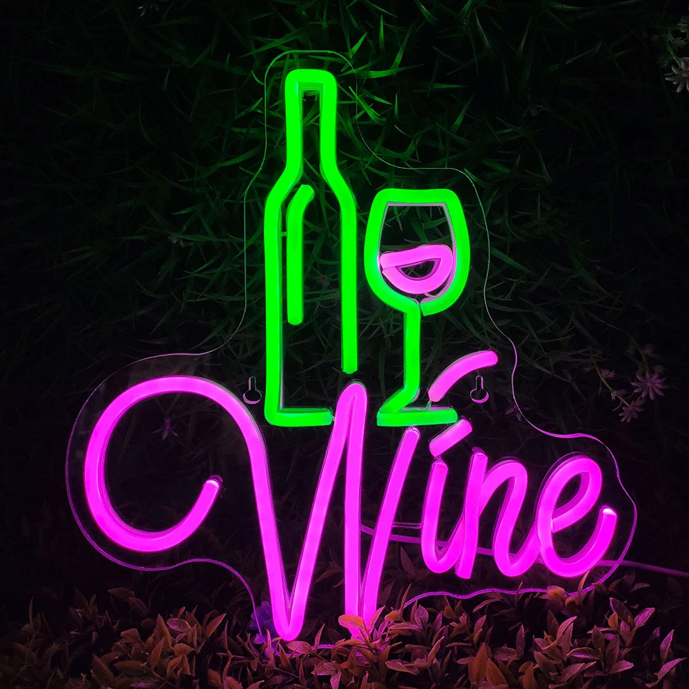 Das Bild zeigt ein leuchtend rotes Neonschild in Form eines Weinglases.