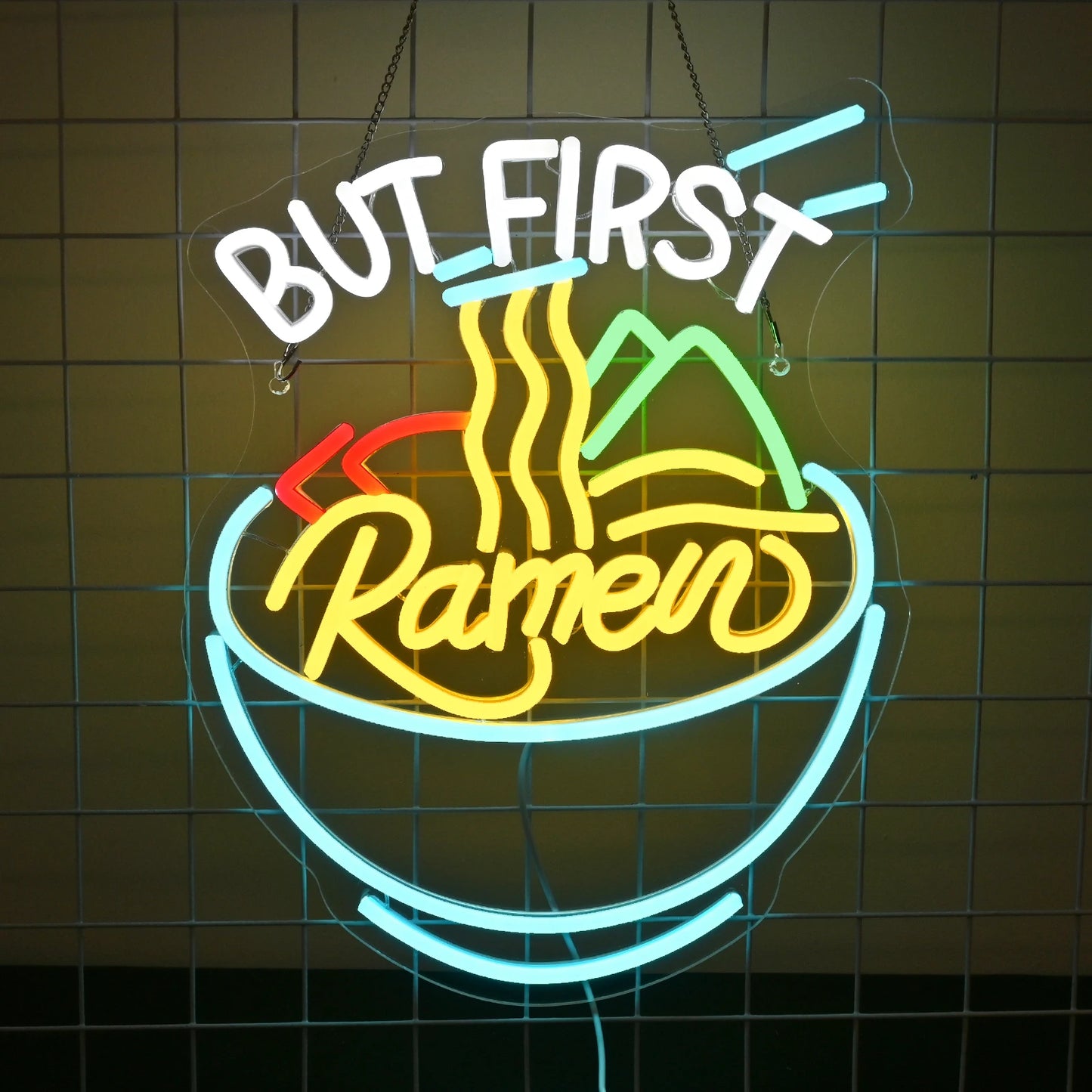 Ein leuchtendes LED-Neonschild in Form einer dampfenden Schüssel Ramen.