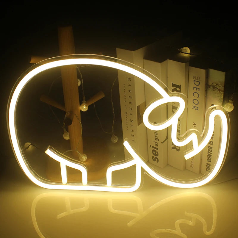 Ein leuchtendes LED-Neonschild in Form eines Nashorns, das in strahlenden Weiß- und sanften Blautönen leuchtet.