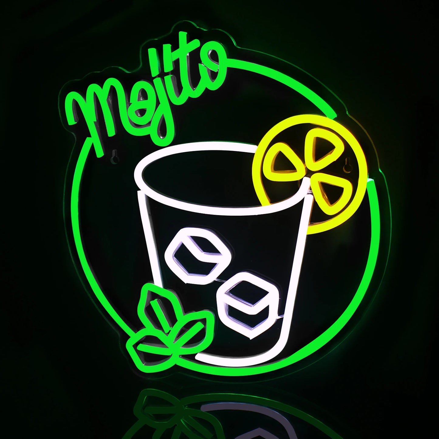 Das Bild zeigt ein handgefertigtes LED-Neonschild in Form eines klassischen Cocktailglases.