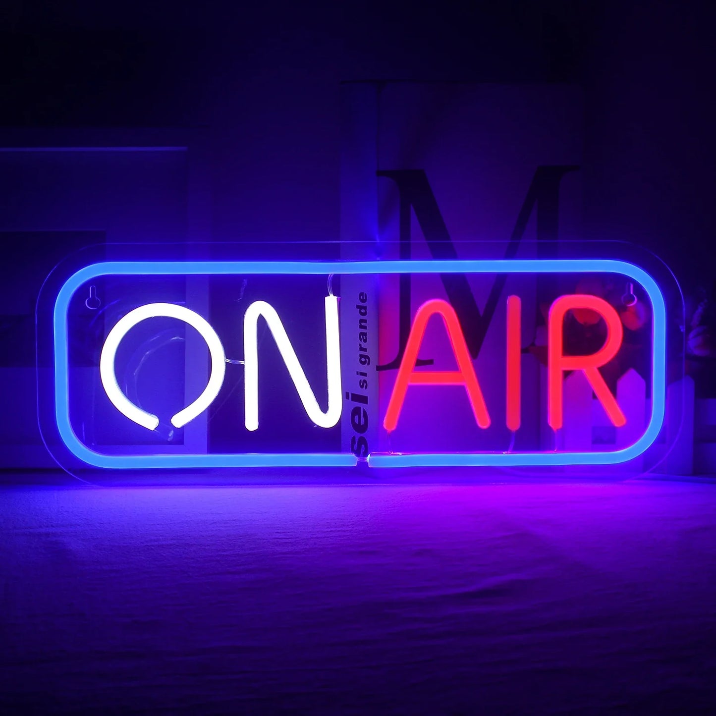 Das Bild zeigt ein leuchtendes „ON AIR“-LED-Neonschild der Marke The Art Neon.