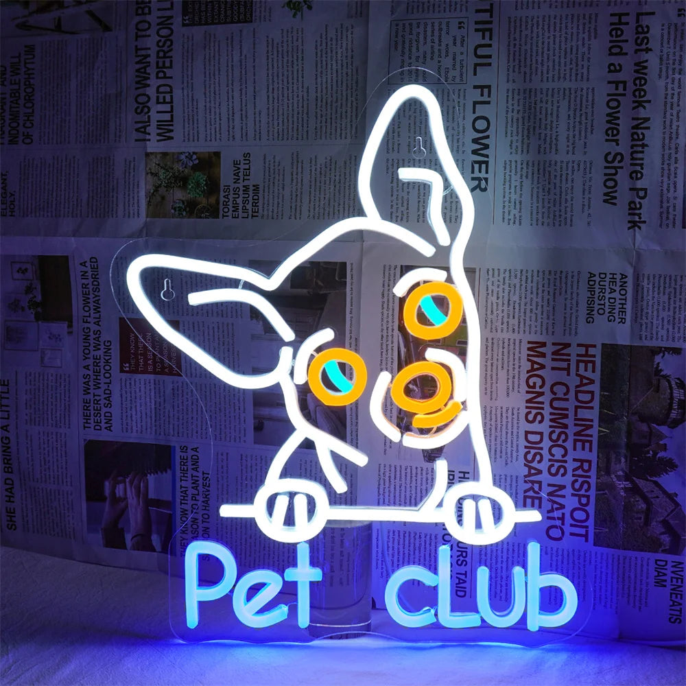 Das Bild zeigt ein leuchtendes LED-Neonschild mit den Worten „Pet Club“ in einer verspielten, kursiven Schriftart.