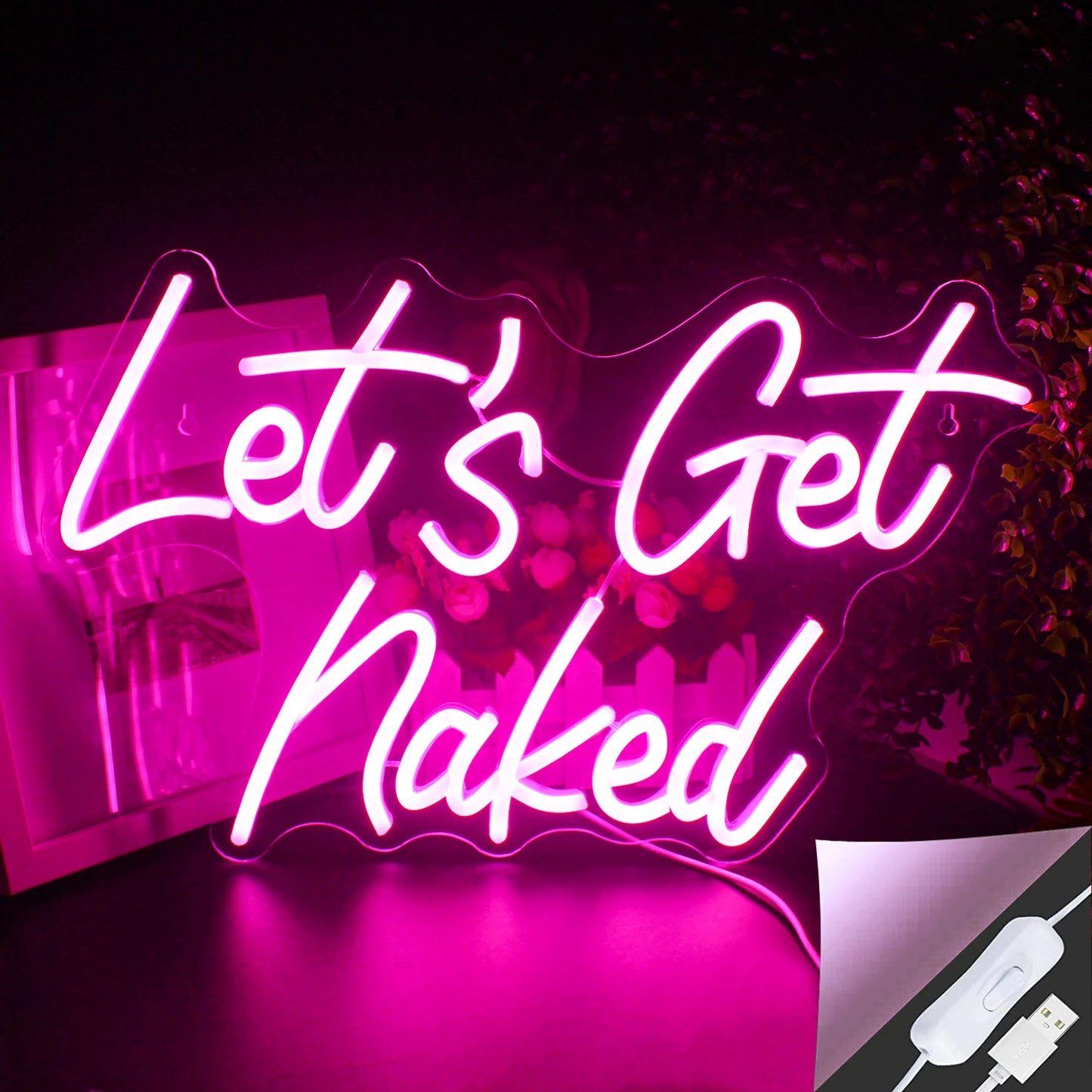 Das Bild zeigt ein leuchtendes LED-Neonschild mit dem Satz „Let’s Get Naked“ in einer stilvollen Schreibschrift.